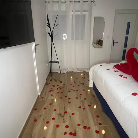 Evasion 10 Love hotel *