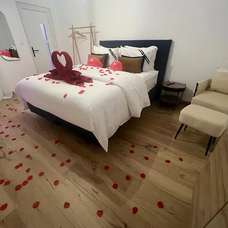 Evasion 10 Love hotel